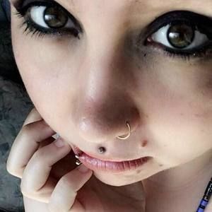 Meet your Posher, Holly